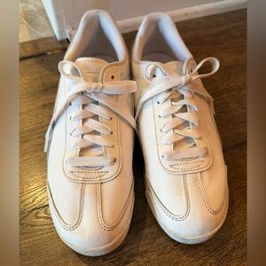 Puma Roma Kids, White Low-Top Leather Sneakers, Size 5